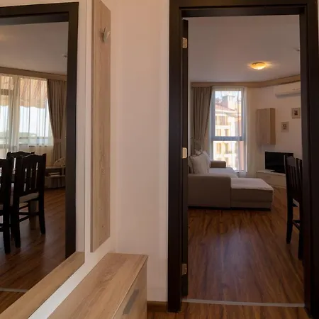 South * ネセバル